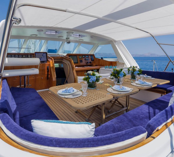 Al Fresco Dining Set Up