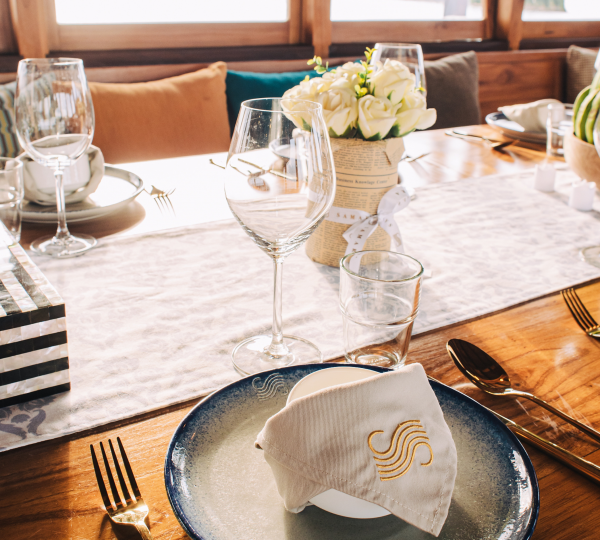 Dining Table Plates