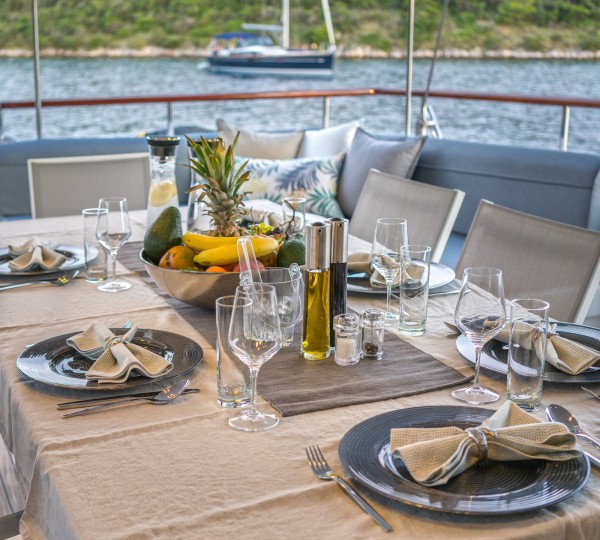 Alfresco Dining Set Up