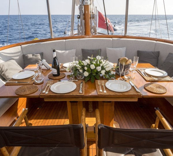 Alfresco Dining Set Up