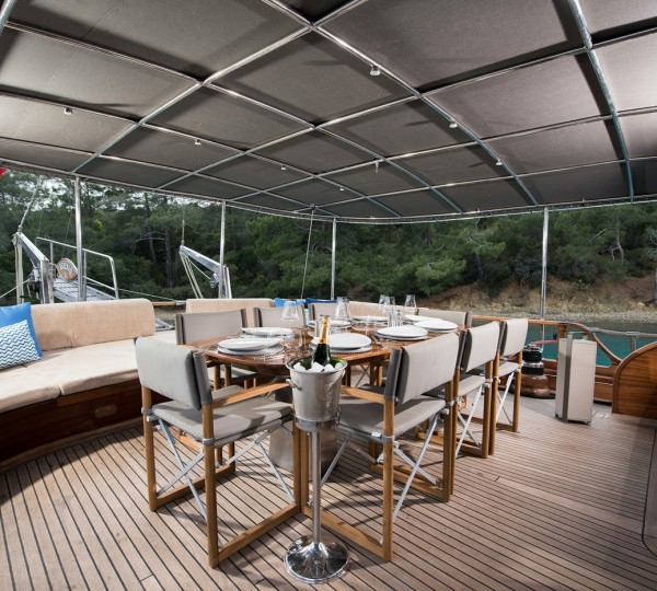 Aft deck dining