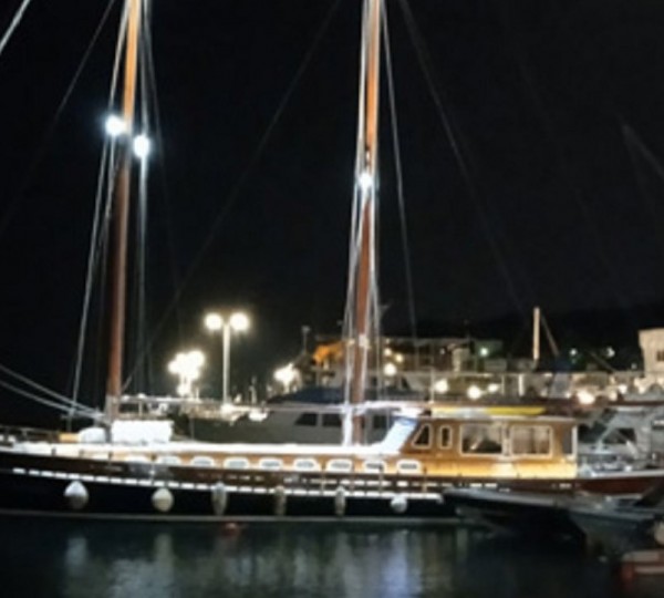 Luxury yacht STELLA QUEEN