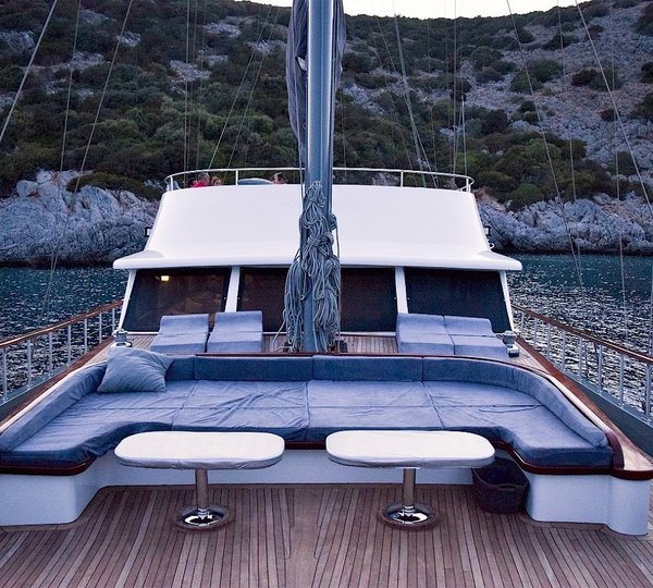 Foredeck Sunpads And Seating