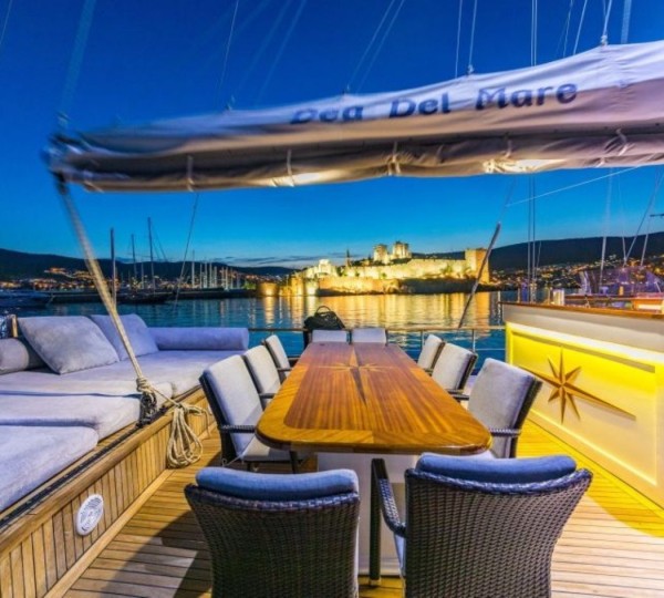 Exterior Relaxation Area With Dining