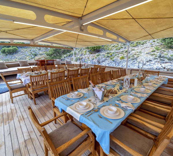 Aft Deck Alfresco Dining