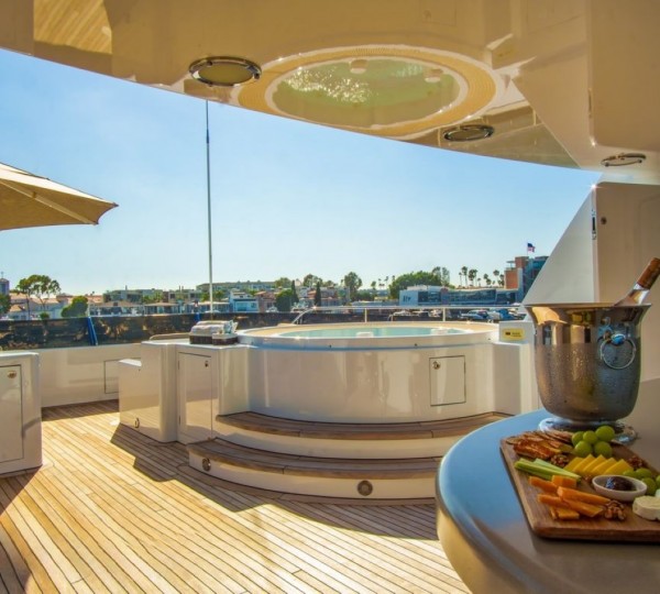 Exterior Sunbathing Area