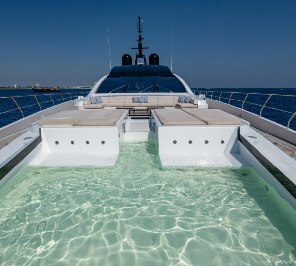 Sundeck Swimming Pool