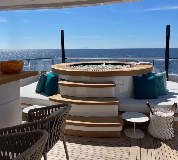 Exterior Sunbathing Area