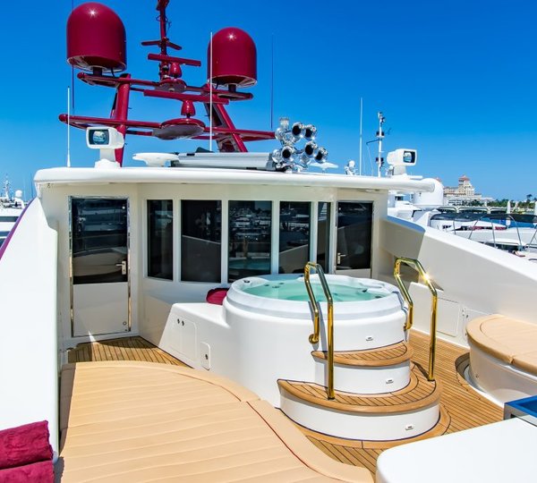 Sun Deck With Jacuzzi