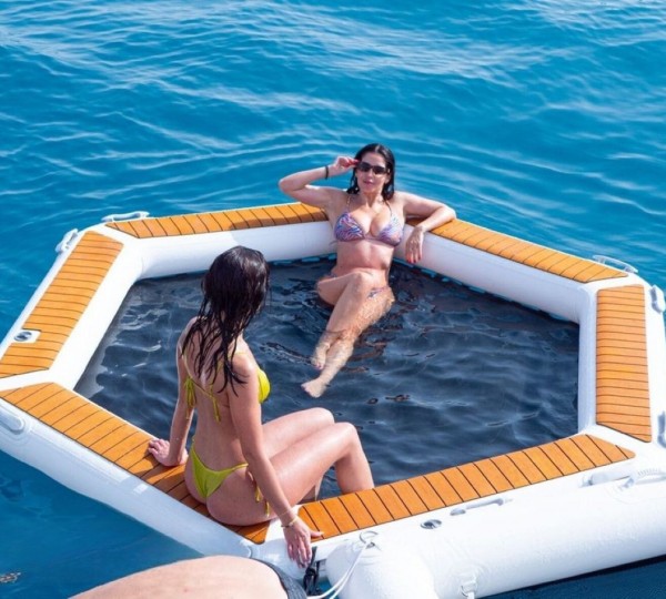 Exterior Sunbathing Area