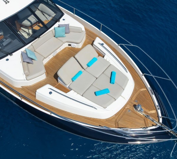 Foredeck Relaxation Area