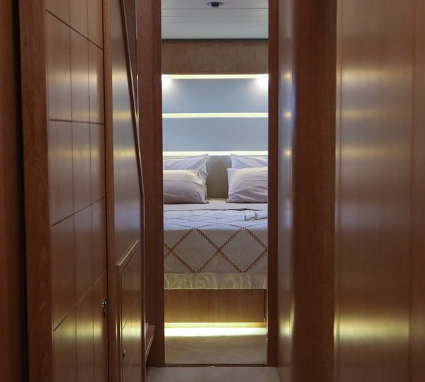 Cabin corridor 