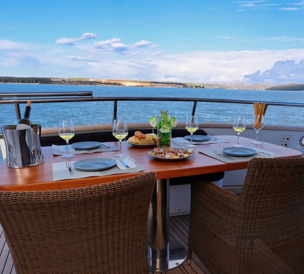 Aft deck alfresco dining