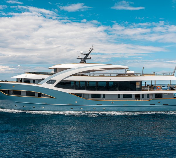 M/Y BELLA