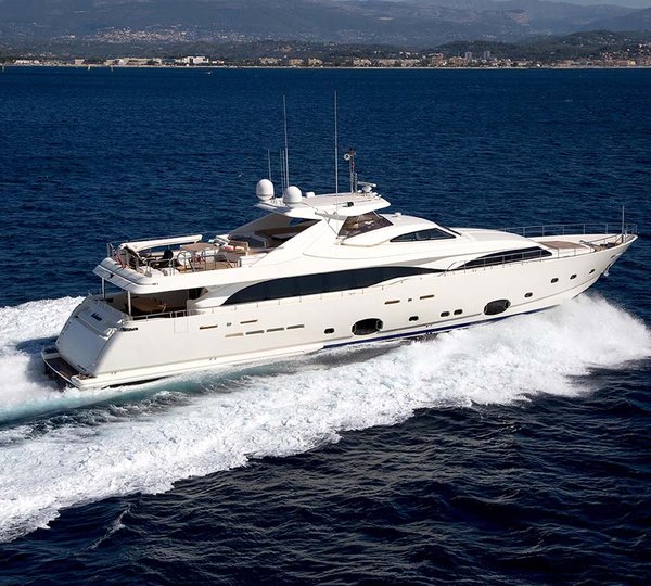Ferretti 112 Custom Line Cruising