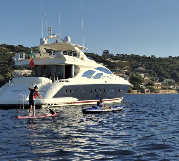 Azimut Yacht Leonardo 98 Toys