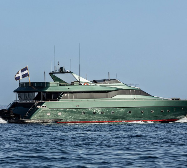 Luxury yacht CAN'T REMEMBER