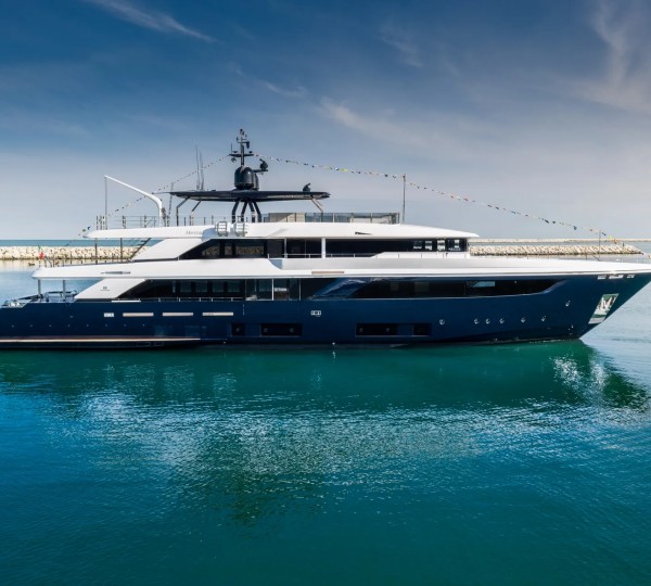 Luxury yacht HORIZON