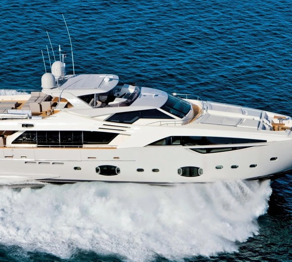 Luxury yacht INFINITAS