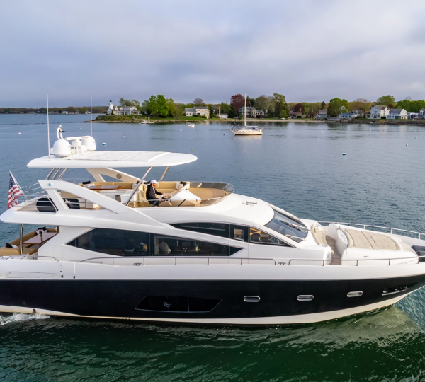 Motor yacht BORN TO RUN