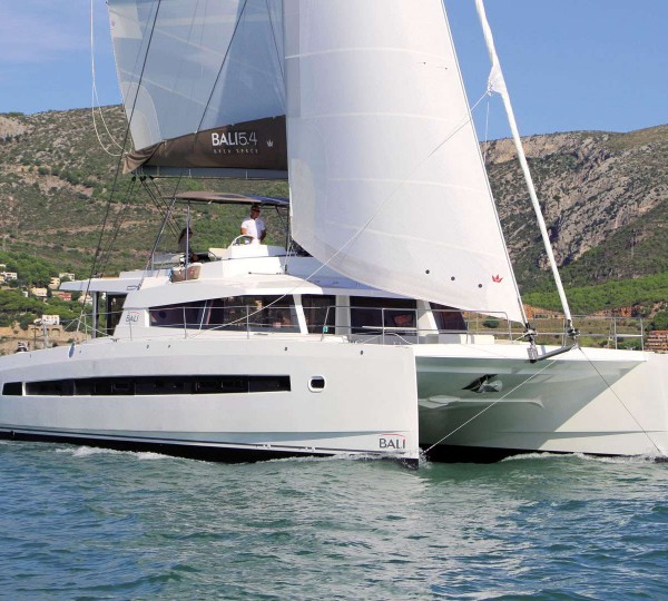 Sailing yacht AMURA