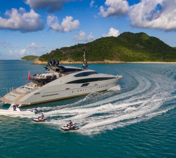 Super yacht AQUANOVA