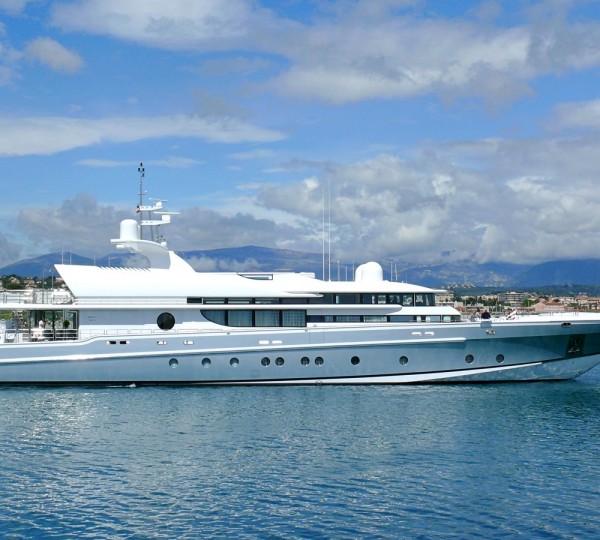 Superyacht THUNDER