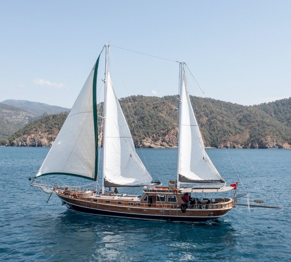 Sailing yacht SERANAD A