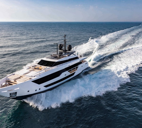 Luxury yacht AMORES (sistership)