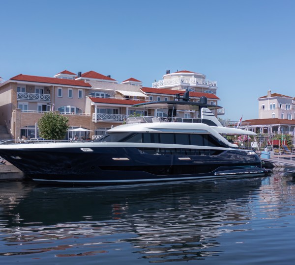 Luxury yacht DUTCH FALCON