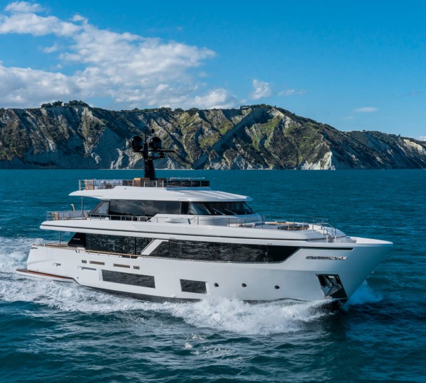 Motor yacht WOLFPACK (sistership)