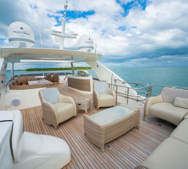 Super yacht NO CURFEW