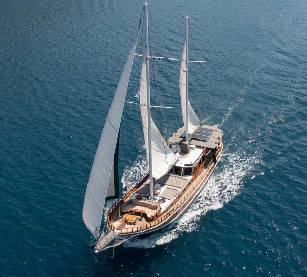 Super yacht SERANAD A