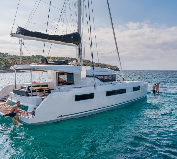 Luxury Catamaran COLIBRI I (sistership)