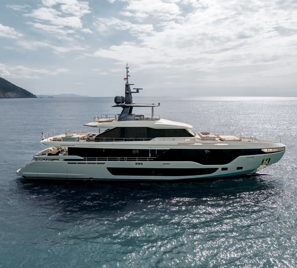 Luxury Motor Yacht LUZ DE MAR (sistership)