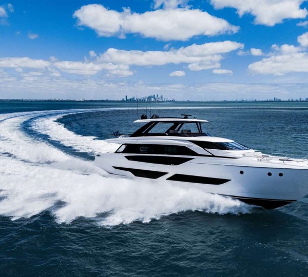 Luxury Yacht 5 PALMS