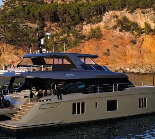 Luxury Yacht AMITATU