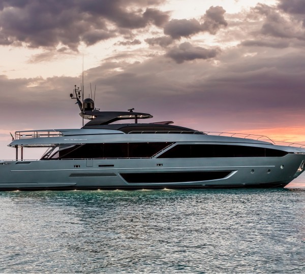 Luxury Yacht BELLA DONNA