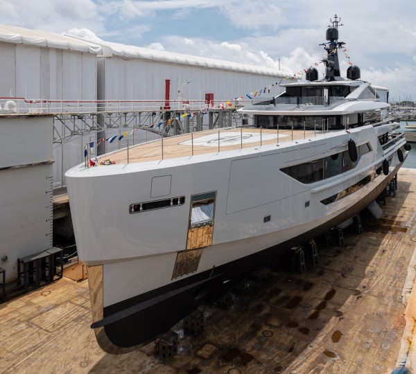 Luxury Yacht BINTA DIAMOND Launches