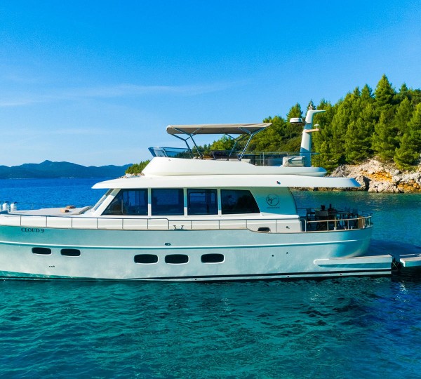 Luxury Yacht CLOUD 9