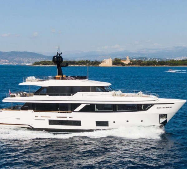 Luxury Yacht MRS L