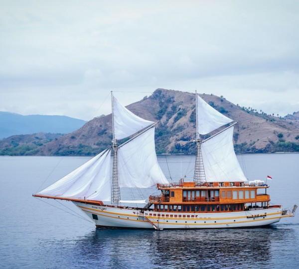 Luxury Yacht SANCTUARY