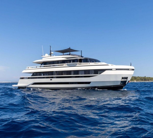 Luxury Yacht UILIA