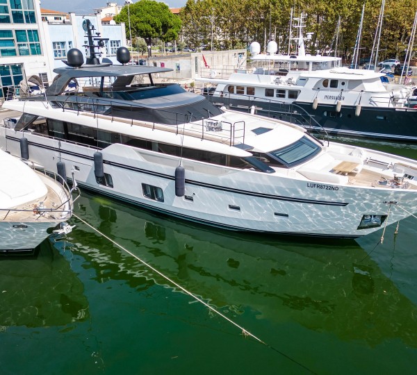 Luxury Yacht VISSOTTA