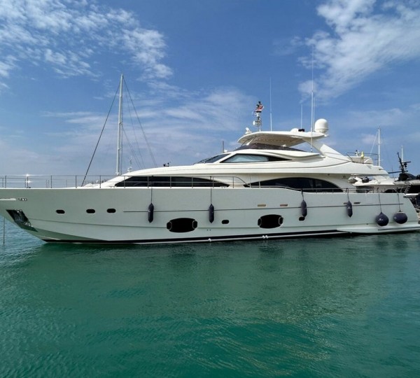 Luxury Yacht WATCH ME