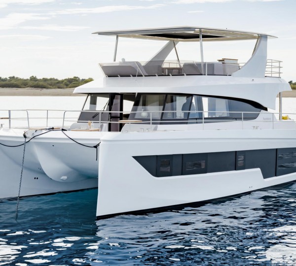 Motor Yacht KAMCHATKA