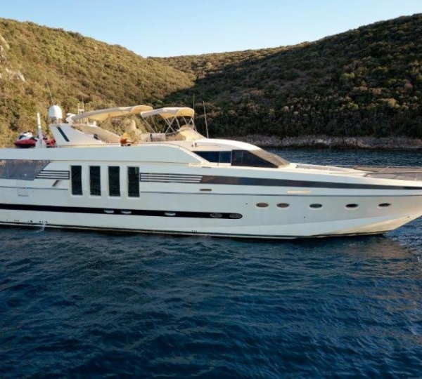 Motor Yacht MARSHALL - the yacht now has dark paintwork