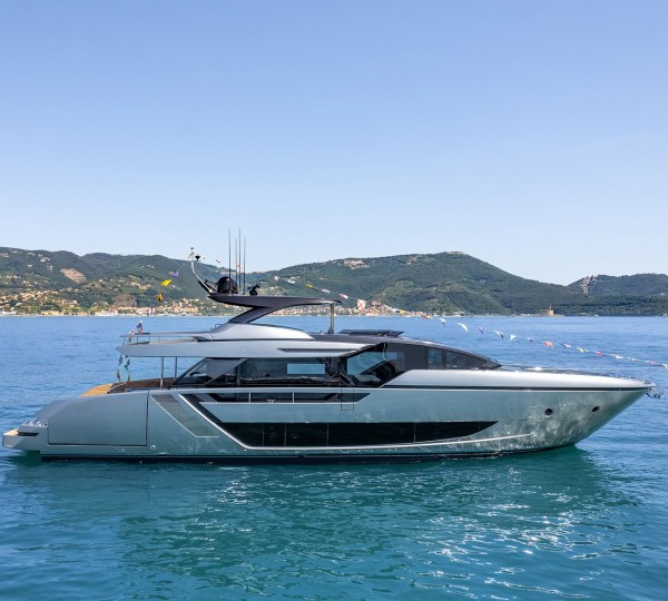 Motor Yacht RIVA 82 DIVA