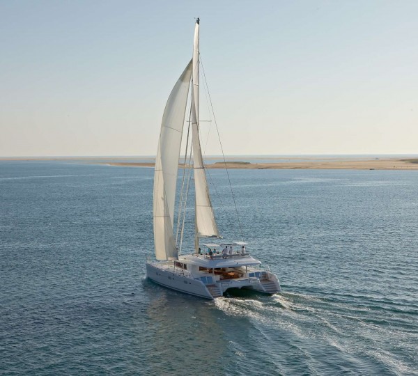 Sailing Catamaran ZEN QUEST (sistership)