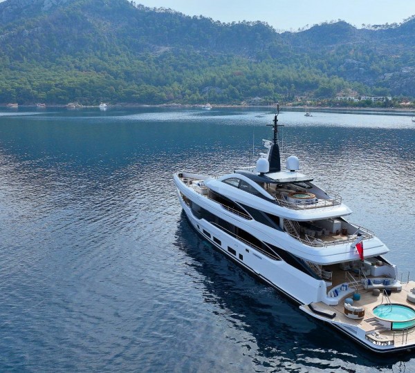 Superyacht LUMIERE
